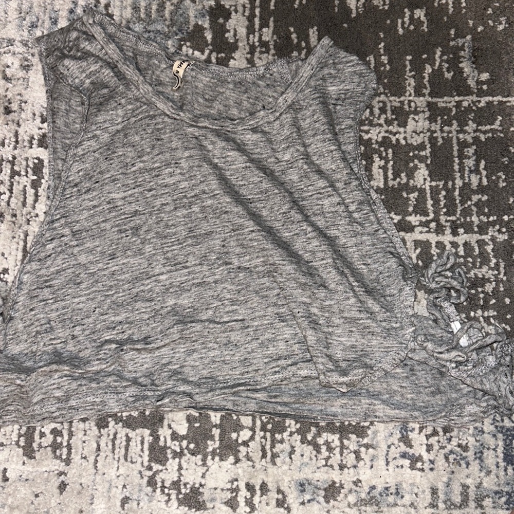 Emma & Sam side tie crop top gray